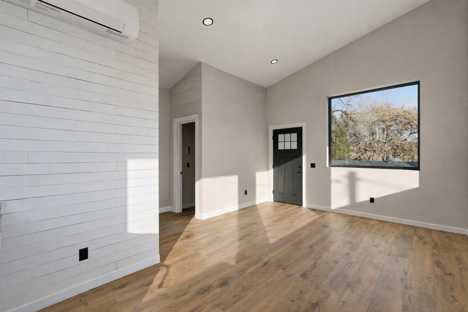 ADU, interior